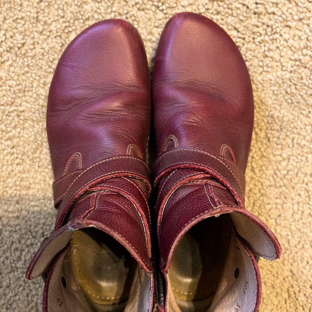 I haven’t worn them in awhile. Prefer barefoot shoes now.